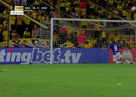 Chico da Costa perde chance incrível e segue sem marcar no Cruzeiro; veja o vídeo