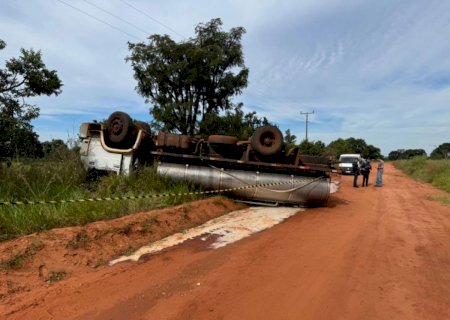 Motorista que morreu ao tombar caminhão tinha 53 anos