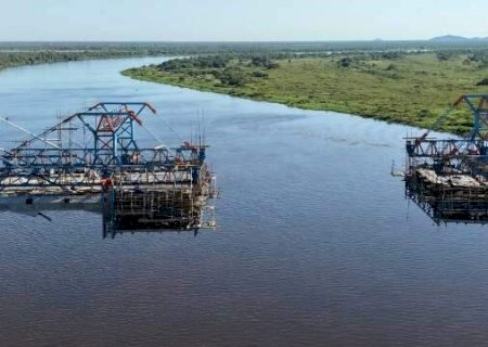 Apenas 21 metros separam Brasil e Paraguai na reta final da Ponte Bioce&acirc;nica