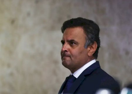 Aécio diz que "política é arte de conversar" e pode integrar palanque de Lula em Minas