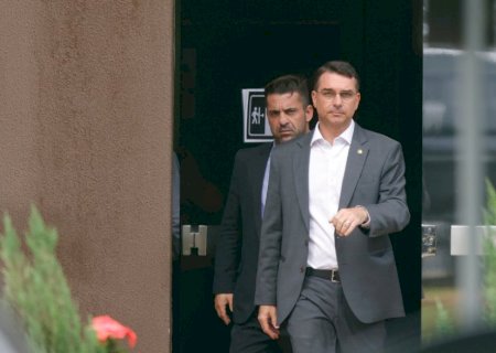 Flávio fala em ‘subir a rampa’ com Bolsonaro após derrubada do veto à Dosimetria