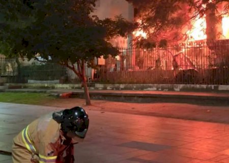 Princípio de incêndio atinge restaurante em edifício histórico do Rio