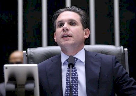 Motta marca sessão no plenário da Câmara nesta sexta (17) para acelerar PECs do fim da escala 6x1