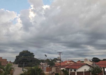 Tempestades e fortes rajadas de vento marcam a previsão do tempo para esta terça-feira