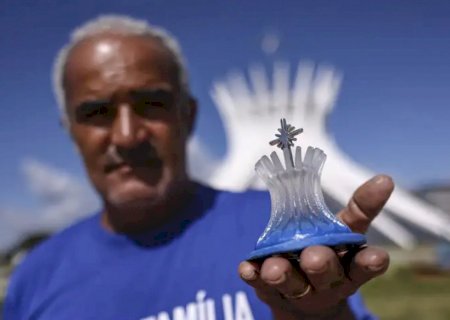 Com miniaturas, artesãos dão novo sentido à Brasília dos monumentos