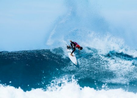 Miguel Pupo avança à semifinal em Bells Beach; etapa é adiada por condições do mar