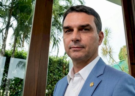 Flávio Bolsonaro busca consolidar apoio do agro na Expogrande