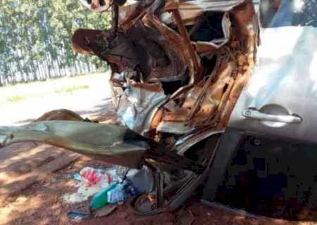 Veículo capota e mulher morre presas às ferragens no MS