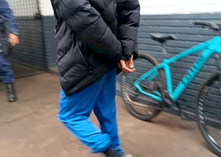 'Pilantra' é detido com bicicleta furtada e simulacro de arma em Dourados