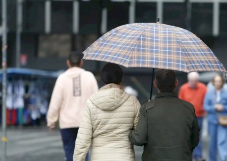 Frente fria provoca chuvas e queda de temperatura no centro-sul