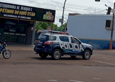 “Itaporã: homem invade residência, é flagrado por vizinhos e detido por moradores”.