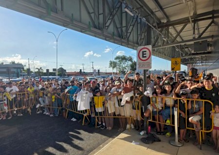 Torcedores lotam Aeroporto à espera do Santos na fronteira