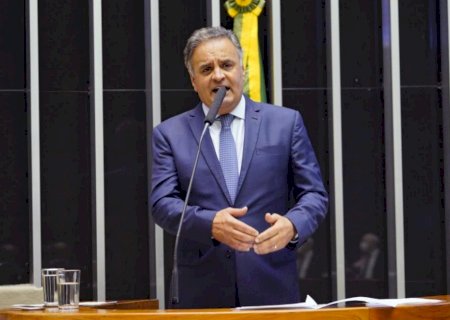 Nos bastidores, Aécio já admite articulação para ser lançado ao Planalto