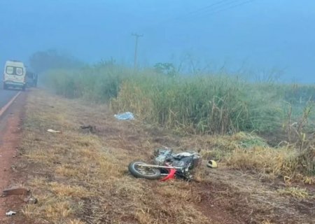 Acidente com van deixa motociclista morto