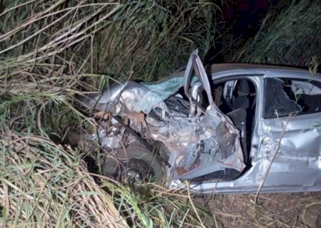 Batida entre carro e carreta de cana deixa criança de 8 anos em estado grave na BR-060