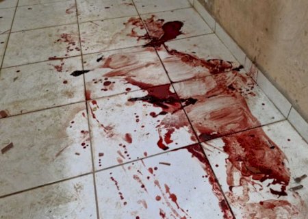 Criança entra em choque ao ver mãe agredida e ensanguentada