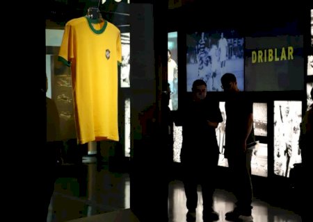 Museu do Futebol lança exposição sobre camisas da seleção brasileira