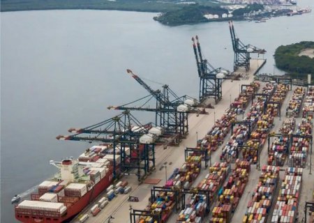 Balança comercial tem superávit recorde para meses de abril