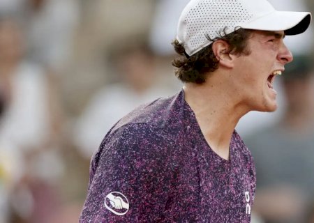 João Fonseca vira sobre croata e vai encarar Djoko em Roland Garros