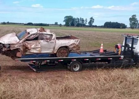 Morador de Dourados morre após Hilux sair da pista e capotar em rodovia de MS