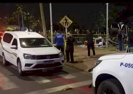 Jovem morre e namorado fica ferido em ataque a tiros