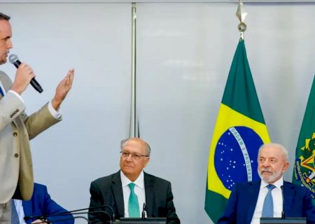 Lula assina MP e zera "taxa das blusinhas"