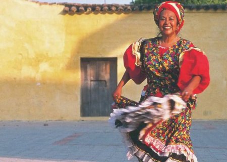 Totó La Momposina, ícone da cultura colombiana, morre aos 85 anos