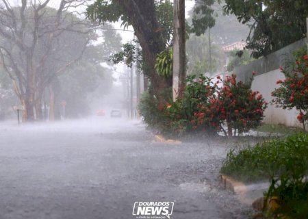 Com maio mais chuvoso em 11 anos, Dourados tem alerta de tempestade até quinta