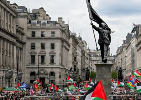 Marchas em Londres protestam contra a imigração e pró-palestinos