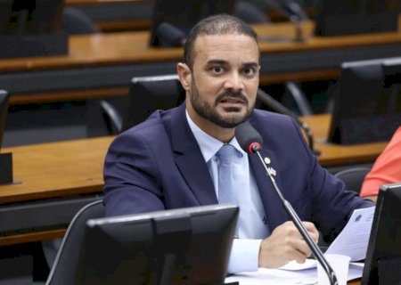 PEC que reduz maioridade penal para crimes hediondos é protocolada na Câmara