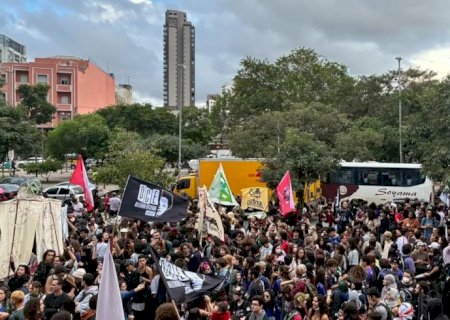 Em ato na capital paulista, estudantes criticam políticas educacionais