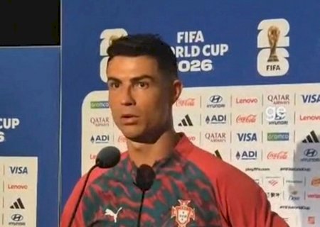 Reação de streamer fã de Cristiano Ronaldo ao receber camisa de Messi viraliza; veja vídeo