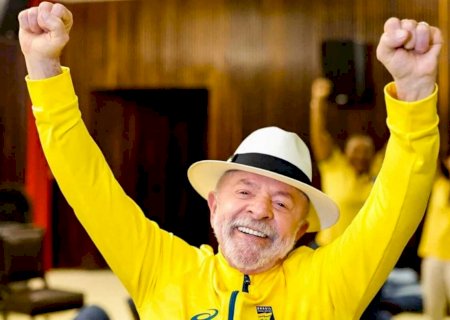 Lula celebra vitória com 'parabéns à Seleção' e Flávio diz que '22 salvou o Brasil'