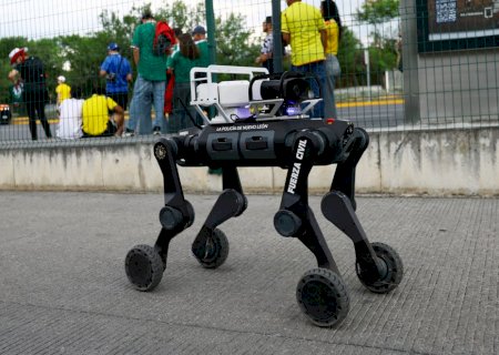 Olha ele de novo: cachorro-robô ajuda na segurança de Suécia x Tunísia em Monterrey