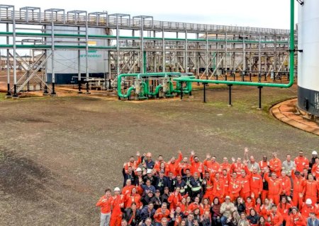Lula assina contratos para retomar obra em fábrica de fertilizantes