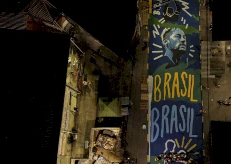 Pintura ressignifica rua marcada por operação letal no Rio de Janeiro