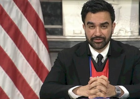Prefeito de Nova York exalta Sócrates e mobilização social no futebol