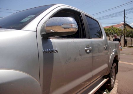 Ivinhema - Adolescente de 14 anos é flagrada dirigindo Hilux para ir à escola