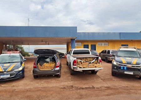 Veículos abarrotados com maconha são apreendidos após perseguição