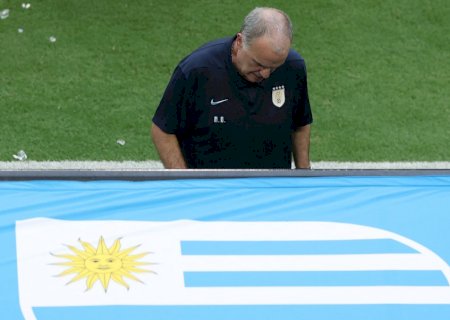 Bielsa acusou jogadores em despedida do Uruguai, diz jornal: "Me deixaram sozinho"