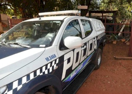 Cachorro desnutrido e infestado por carrapatos é resgatado em Anastácio