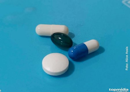 Anvisa recolhe lote de antibiótico com pedaço de vidro em frasco