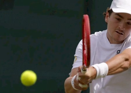 João Fonseca estreia em Wimbledon com 3 a 0 sobre Bautista Agut
