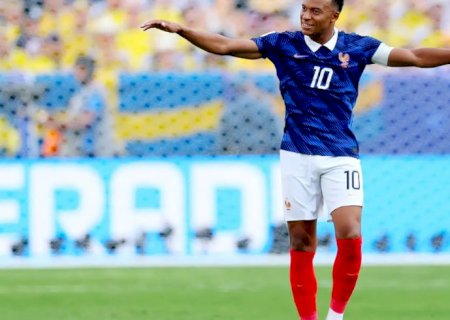Com dois gols de Mbappé, França despacha Suécia e avança às oitavas