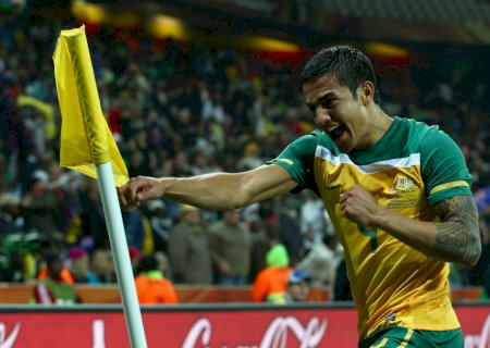 Promessa da Austrália repete comemoração histórica de Tim Cahill em gol na Copa do Mundo