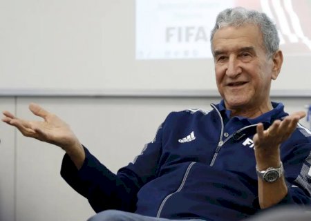 Internado, Parreira passa por cirurgia no Rio de Janeiro