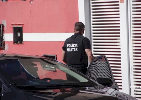Disputa entre facções termina com carro atingido por tiros em Rio Brilhante