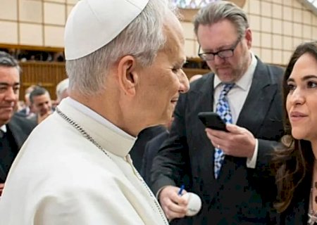 Papa nomeia primeira mulher para liderar comunicações do Vaticano