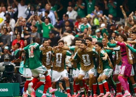México abre Copa vencendo África do Sul em duelo com três expulsões