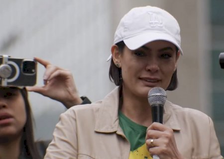 Michelle afirma que apoiará campanha de Flávio no "momento certo"
